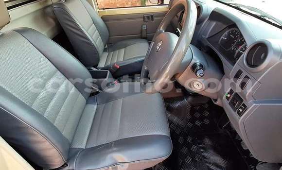اشتري مستعمل Toyota Land Cruiser Beige سيارة في Mohale's Hoek في Mohale's Hoek اشتري مستعمل Toyota Land Cruiser Beige سيارة في Mohale's Hoek في Mohale's Hoek