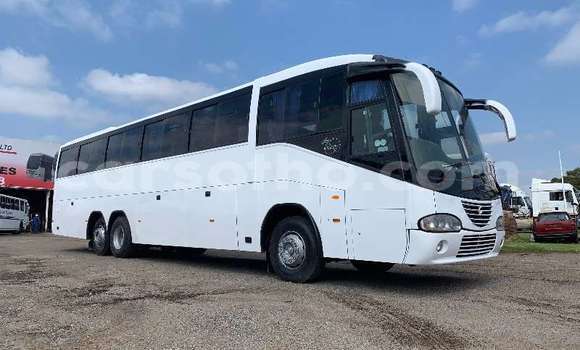 Sayi Na hannu Man Silent White Babbar mota in Maseru a Maseru