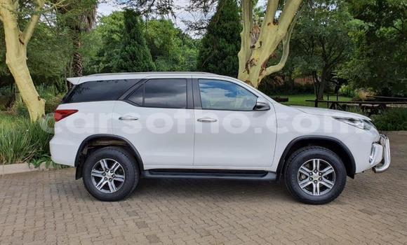 Buy Used Toyota Fortuner White Car in Maseru in Maseru Buy Used Toyota Fortuner White Car in Maseru in Maseru