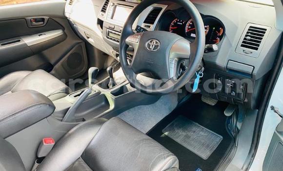 Acheter Occasion Voiture Toyota Hilux Blanc à Import - Dubai, Maseru Acheter Occasion Voiture Toyota Hilux Blanc à Import - Dubai, Maseru