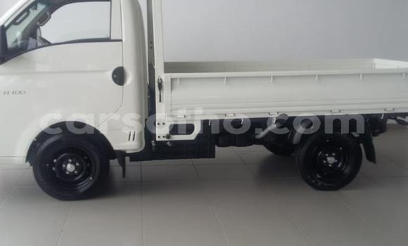 Acheter Occasion Voiture Hyundai H200 Blanc à Maseru, Maseru Acheter Occasion Voiture Hyundai H200 Blanc à Maseru, Maseru