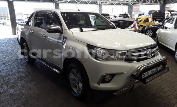 Buy Used Toyota Hilux White Car in Maseru in Maseru Buy Used Toyota Hilux White Car in Maseru in Maseru