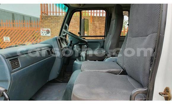 Acheter Occasion Voiture Nissan Urvan Blanc à Maseru, Maseru Acheter Occasion Voiture Nissan Urvan Blanc à Maseru, Maseru