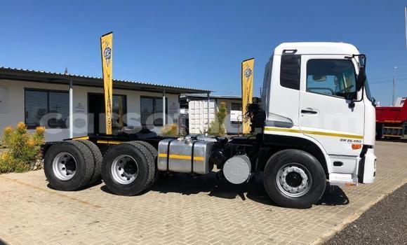 Acheter Occasion Voiture Nissan Urvan Blanc à Maseru, Maseru Acheter Occasion Voiture Nissan Urvan Blanc à Maseru, Maseru