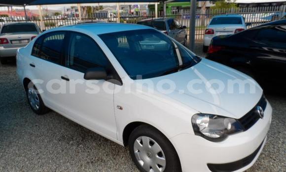 Sayi Na hannu Volkswagen Polo White Mota in Roma a Maseru Sayi Na hannu Volkswagen Polo White Mota in Roma a Maseru