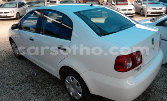 Sayi Na hannu Volkswagen Polo White Mota in Roma a Maseru Sayi Na hannu Volkswagen Polo White Mota in Roma a Maseru