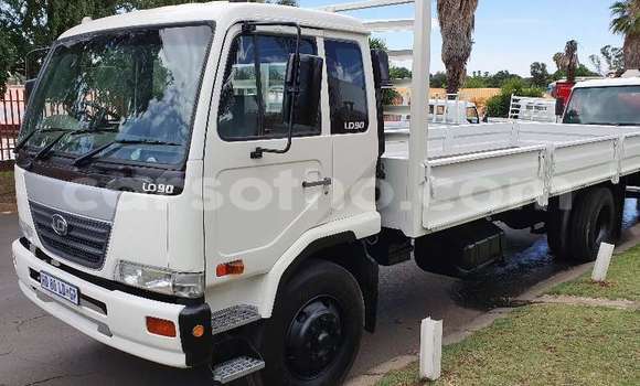 Sayi Na hannu Caterpillar 120 White Babbar mota in Maseru a Maseru Sayi Na hannu Caterpillar 120 White Babbar mota in Maseru a Maseru