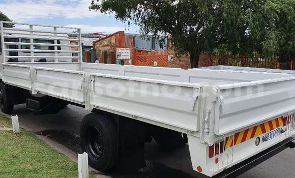 Sayi Na hannu Caterpillar 120 White Babbar mota in Maseru a Maseru Sayi Na hannu Caterpillar 120 White Babbar mota in Maseru a Maseru