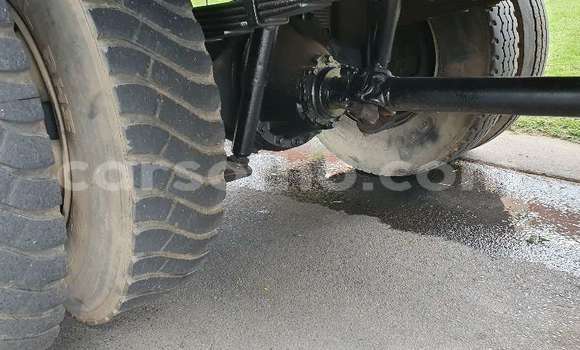 Sayi Na hannu Caterpillar 120 White Babbar mota in Maseru a Maseru Sayi Na hannu Caterpillar 120 White Babbar mota in Maseru a Maseru