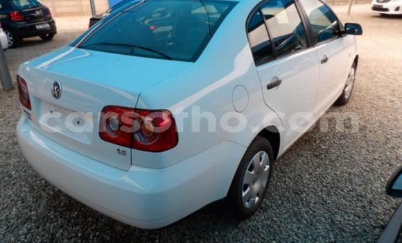 Sayi Na hannu Volkswagen Polo White Mota in Roma a Maseru Sayi Na hannu Volkswagen Polo White Mota in Roma a Maseru
