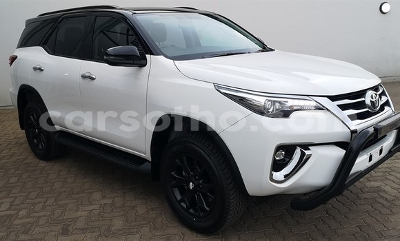 Buy Used Toyota Fortuner White Car in Maseru in Maseru Buy Used Toyota Fortuner White Car in Maseru in Maseru