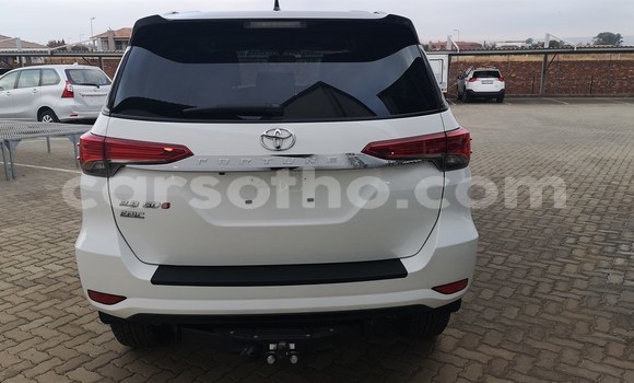 Buy Used Toyota Fortuner White Car in Maseru in Maseru Buy Used Toyota Fortuner White Car in Maseru in Maseru