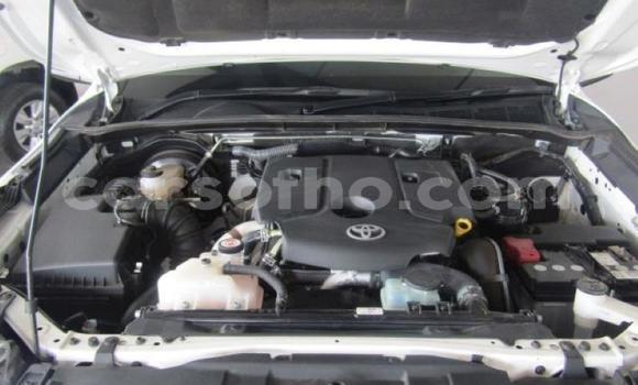 Sayi Na hannu Toyota Fortuner White Mota in Import - Dubai a Maseru Sayi Na hannu Toyota Fortuner White Mota in Import - Dubai a Maseru