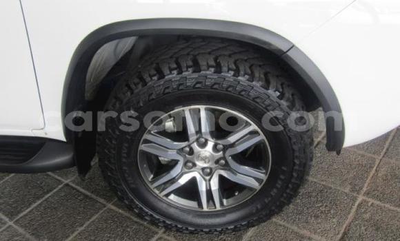 Sayi Na hannu Toyota Fortuner White Mota in Import - Dubai a Maseru Sayi Na hannu Toyota Fortuner White Mota in Import - Dubai a Maseru