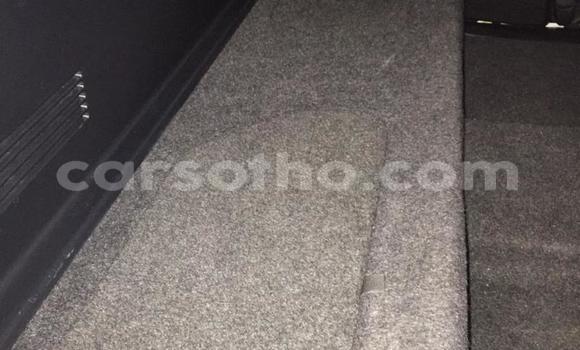 Sayi Na hannu Toyota Hilux White Mota in Import - Dubai a Maseru Sayi Na hannu Toyota Hilux White Mota in Import - Dubai a Maseru