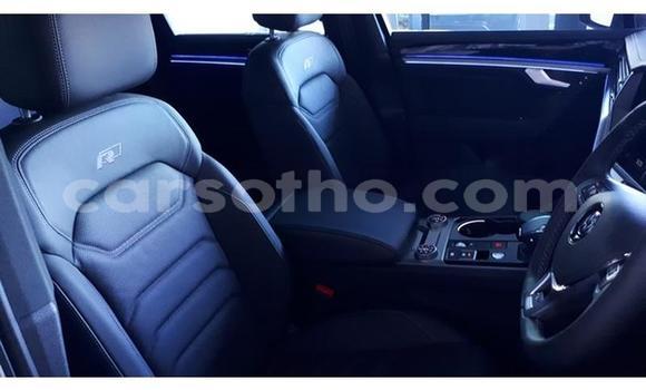 Sayi Na hannu Volkswagen Touareg Silver Mota in Import - Dubai a Maseru Sayi Na hannu Volkswagen Touareg Silver Mota in Import - Dubai a Maseru