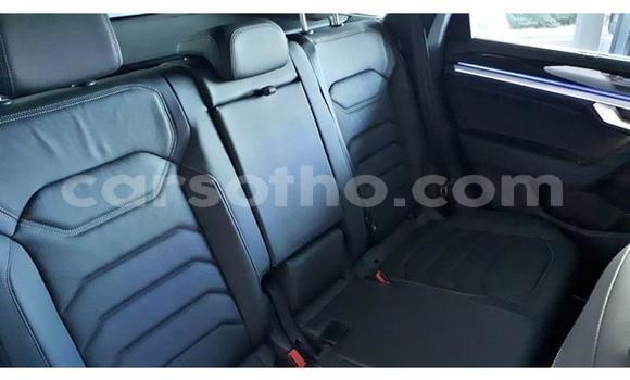 Sayi Na hannu Volkswagen Touareg Silver Mota in Import - Dubai a Maseru Sayi Na hannu Volkswagen Touareg Silver Mota in Import - Dubai a Maseru