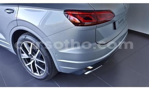 Sayi Na hannu Volkswagen Touareg Silver Mota in Import - Dubai a Maseru Sayi Na hannu Volkswagen Touareg Silver Mota in Import - Dubai a Maseru