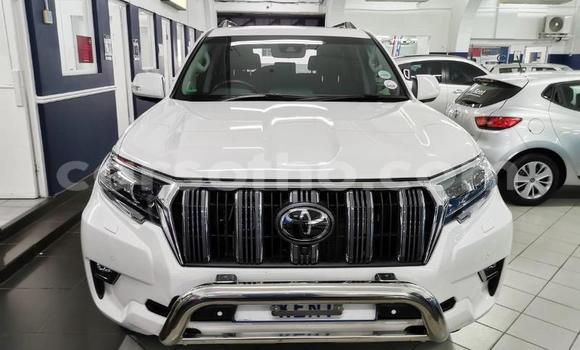 Sayi Na hannu Toyota Land Cruiser Prado White Mota in Import - Dubai a Maseru Sayi Na hannu Toyota Land Cruiser Prado White Mota in Import - Dubai a Maseru