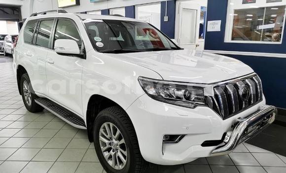 Sayi Na hannu Toyota Land Cruiser Prado White Mota in Import - Dubai a Maseru Sayi Na hannu Toyota Land Cruiser Prado White Mota in Import - Dubai a Maseru