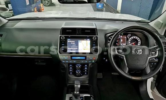 Sayi Na hannu Toyota Land Cruiser Prado White Mota in Import - Dubai a Maseru Sayi Na hannu Toyota Land Cruiser Prado White Mota in Import - Dubai a Maseru
