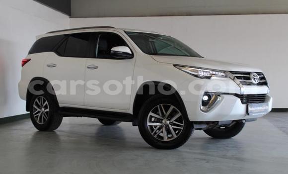 Acheter Occasion Voiture Toyota Fortuner Blanc à Butha–Buthe, Thaba-Tseka Acheter Occasion Voiture Toyota Fortuner Blanc à Butha–Buthe, Thaba-Tseka