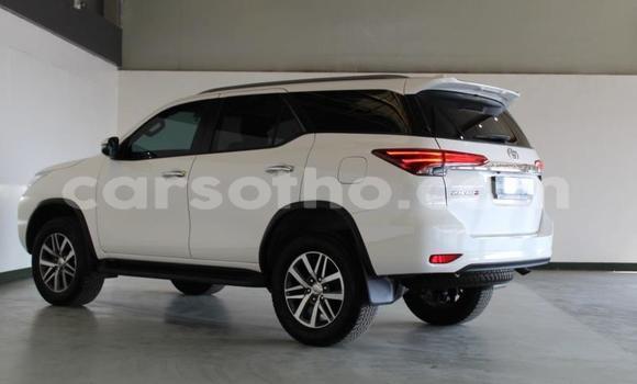 Acheter Occasion Voiture Toyota Fortuner Blanc à Butha–Buthe, Thaba-Tseka Acheter Occasion Voiture Toyota Fortuner Blanc à Butha–Buthe, Thaba-Tseka