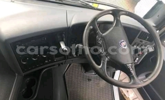 Sayi Na hannu Scania R420 White Babbar mota in Hlotse a Leribe Sayi Na hannu Scania R420 White Babbar mota in Hlotse a Leribe