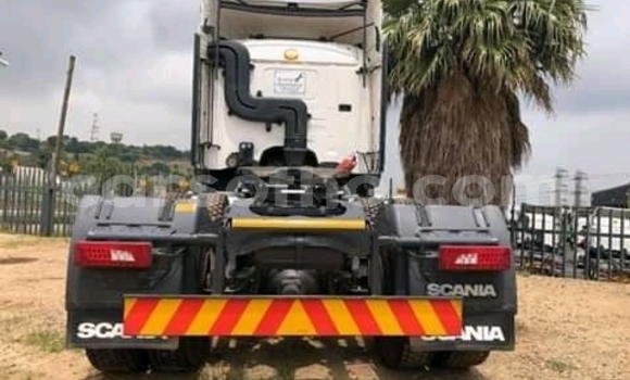 Sayi Na hannu Scania R420 White Babbar mota in Hlotse a Leribe Sayi Na hannu Scania R420 White Babbar mota in Hlotse a Leribe