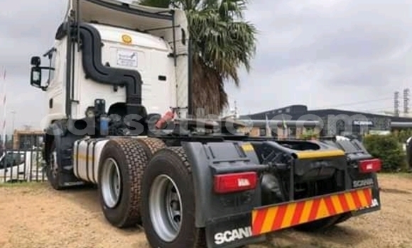 Sayi Na hannu Scania R420 White Babbar mota in Hlotse a Leribe Sayi Na hannu Scania R420 White Babbar mota in Hlotse a Leribe