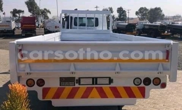 Buy Used Nissan UD White Truck in Hlotse in Leribe Buy Used Nissan UD White Truck in Hlotse in Leribe