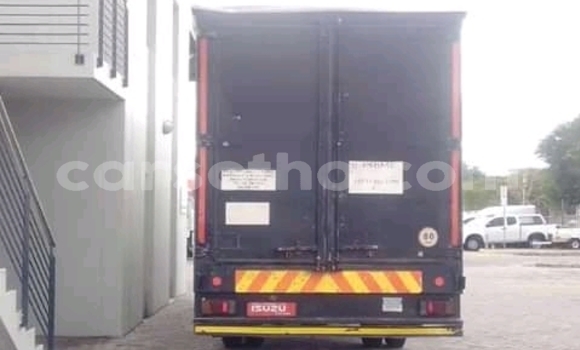 Buy Used Isuzu FTR 850 White Truck in Hlotse in Leribe Buy Used Isuzu FTR 850 White Truck in Hlotse in Leribe