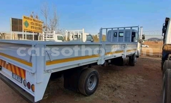 Buy Used Mitsubishi Van White Truck in Hlotse in Leribe Buy Used Mitsubishi Van White Truck in Hlotse in Leribe