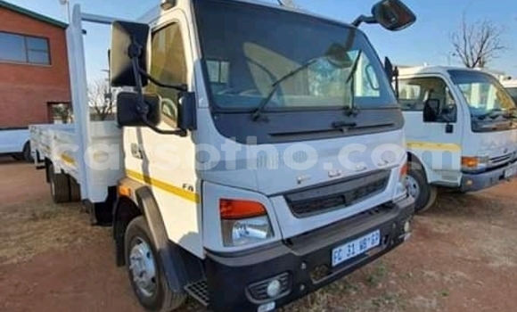 Buy Used Mitsubishi Van White Truck in Hlotse in Leribe Buy Used Mitsubishi Van White Truck in Hlotse in Leribe