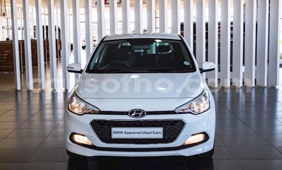 Acheter Occasion Voiture Hyundai i20 Blanc à Import - Dubai, Maseru Acheter Occasion Voiture Hyundai i20 Blanc à Import - Dubai, Maseru