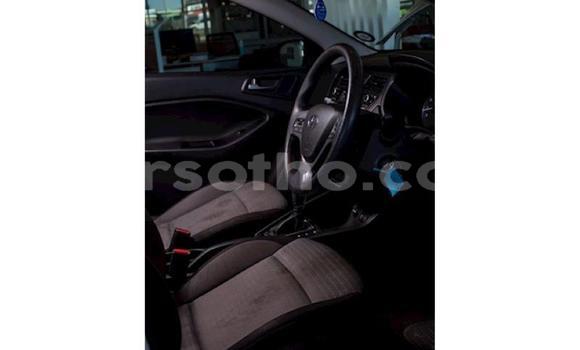 Acheter Occasion Voiture Hyundai i20 Blanc à Import - Dubai, Maseru Acheter Occasion Voiture Hyundai i20 Blanc à Import - Dubai, Maseru