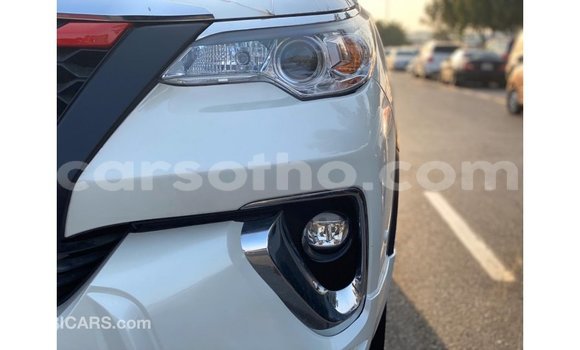 Sayi Imported Toyota Fortuner White Mota in Import - Dubai a Maseru Sayi Imported Toyota Fortuner White Mota in Import - Dubai a Maseru