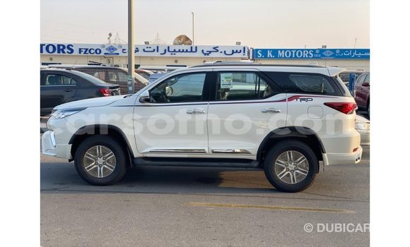 Sayi Imported Toyota Fortuner White Mota in Import - Dubai a Maseru Sayi Imported Toyota Fortuner White Mota in Import - Dubai a Maseru