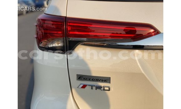 Sayi Imported Toyota Fortuner White Mota in Import - Dubai a Maseru Sayi Imported Toyota Fortuner White Mota in Import - Dubai a Maseru
