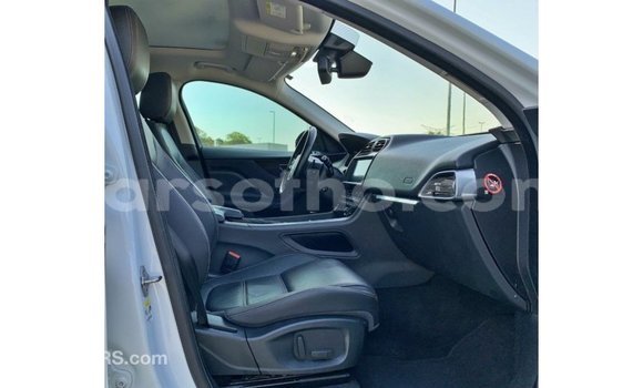 Sayi Imported Jaguar F-Pace White Mota in Import - Dubai a Maseru Sayi Imported Jaguar F-Pace White Mota in Import - Dubai a Maseru