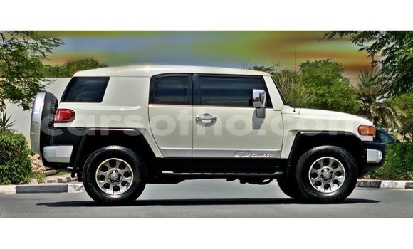 Buy Import Toyota FJ Cruiser White Car in Import - Dubai in Maseru Buy Import Toyota FJ Cruiser White Car in Import - Dubai in Maseru