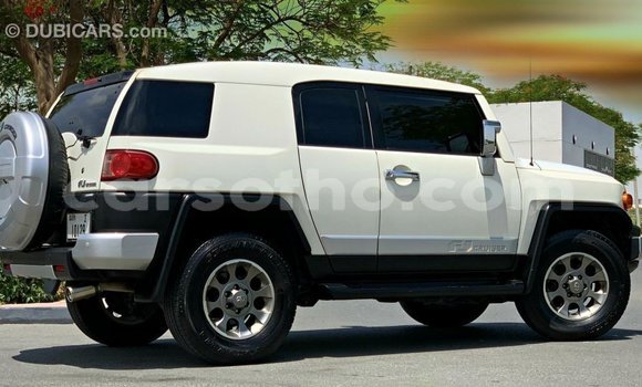 Buy Import Toyota FJ Cruiser White Car in Import - Dubai in Maseru Buy Import Toyota FJ Cruiser White Car in Import - Dubai in Maseru