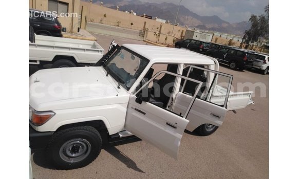 اشتري Imported Toyota Land Cruiser White سيارة في Import - Dubai في Maseru اشتري Imported Toyota Land Cruiser White سيارة في Import - Dubai في Maseru