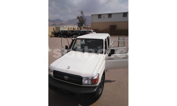 اشتري Imported Toyota Land Cruiser White سيارة في Import - Dubai في Maseru اشتري Imported Toyota Land Cruiser White سيارة في Import - Dubai في Maseru