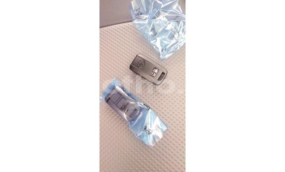 اشتري Imported Toyota Land Cruiser White سيارة في Import - Dubai في Maseru اشتري Imported Toyota Land Cruiser White سيارة في Import - Dubai في Maseru