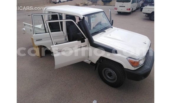 اشتري Imported Toyota Land Cruiser White سيارة في Import - Dubai في Maseru اشتري Imported Toyota Land Cruiser White سيارة في Import - Dubai في Maseru