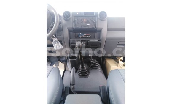 اشتري Imported Toyota Land Cruiser White سيارة في Import - Dubai في Maseru اشتري Imported Toyota Land Cruiser White سيارة في Import - Dubai في Maseru