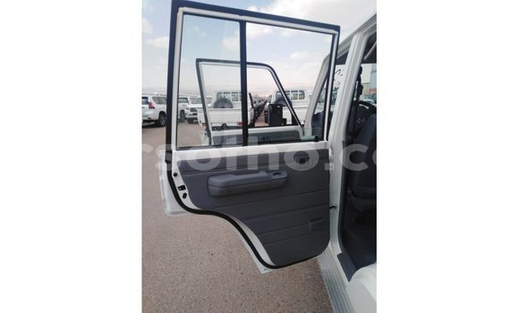 اشتري Imported Toyota Land Cruiser White سيارة في Import - Dubai في Maseru اشتري Imported Toyota Land Cruiser White سيارة في Import - Dubai في Maseru
