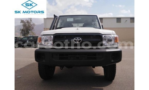 Sayi Imported Toyota Land Cruiser White Mota in Import - Dubai a Maseru Sayi Imported Toyota Land Cruiser White Mota in Import - Dubai a Maseru