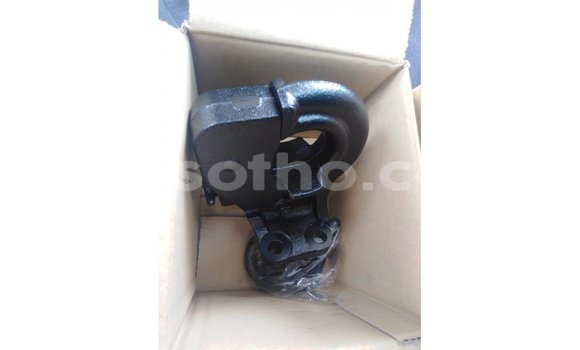 Sayi Imported Toyota Land Cruiser White Mota in Import - Dubai a Maseru Sayi Imported Toyota Land Cruiser White Mota in Import - Dubai a Maseru